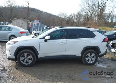 2021 Toyota Rav4 Xle z USA, uszkodzony, nr VIN 2T3W1RFV1MC120066